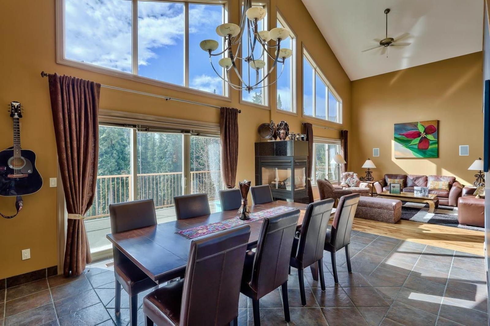 Soleil Chalet By Bear Country Sun Peaks Pokoj fotografie